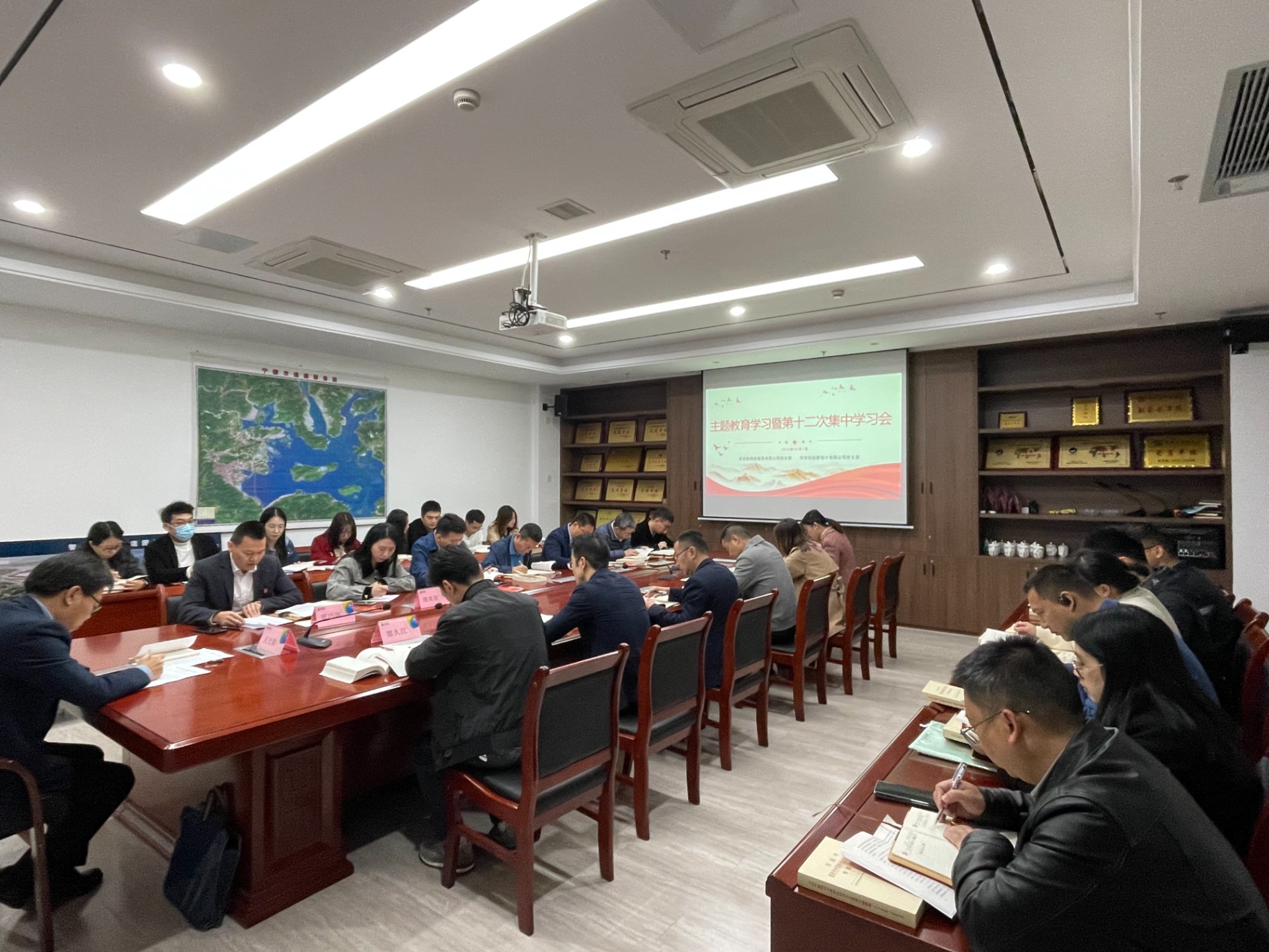 市彩运网物流集团党支部 市彩运网勘察设计公司党支部联合召开主题教育学习会,叶岚清摄2.jpg