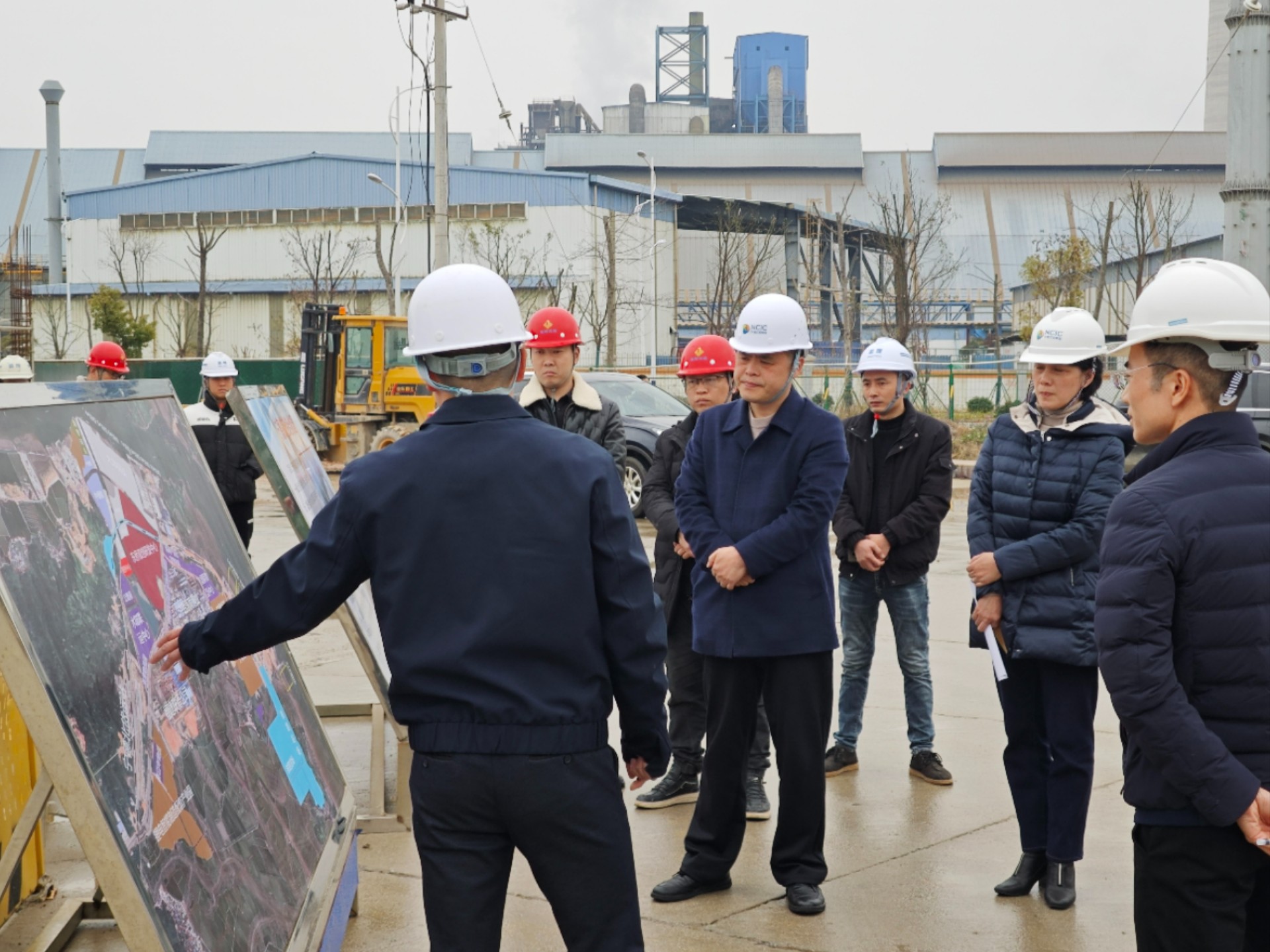 2024-2-29市彩运网集团领导深入市彩运网物流集团项目一线调研，，，，，章佳琦拍摄1.jpg