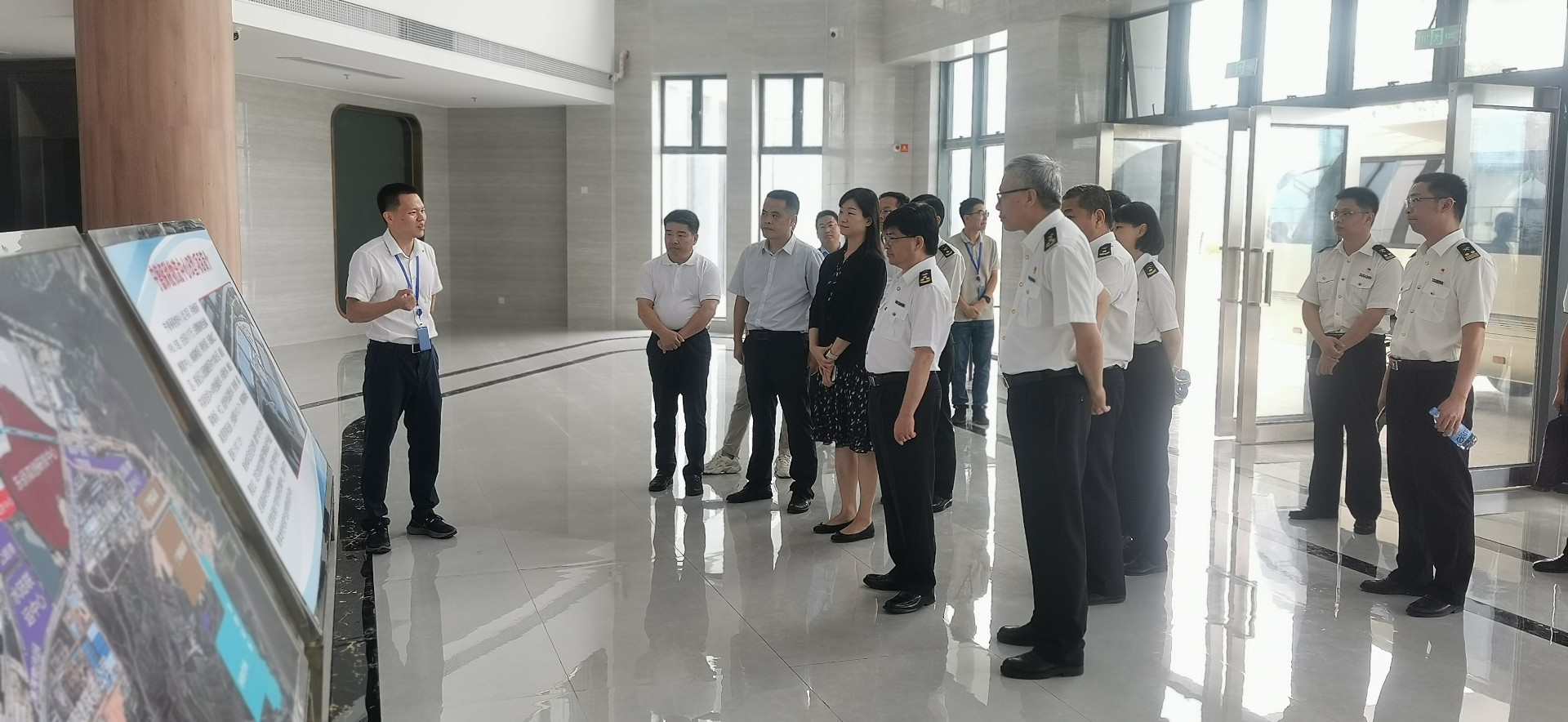海关总署自贸司司长潘城一行莅临宁德国际物流中心项目调研，，，，，，，，周桂芳拍摄1.jpg